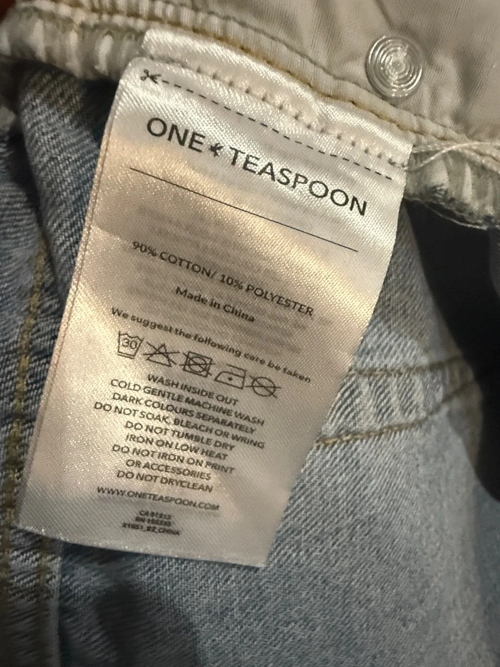 One Teaspoon Dukes Low Waist faded blue Frayed Hem Denim Shorts Size 30 Waist - Picture 8 of 11